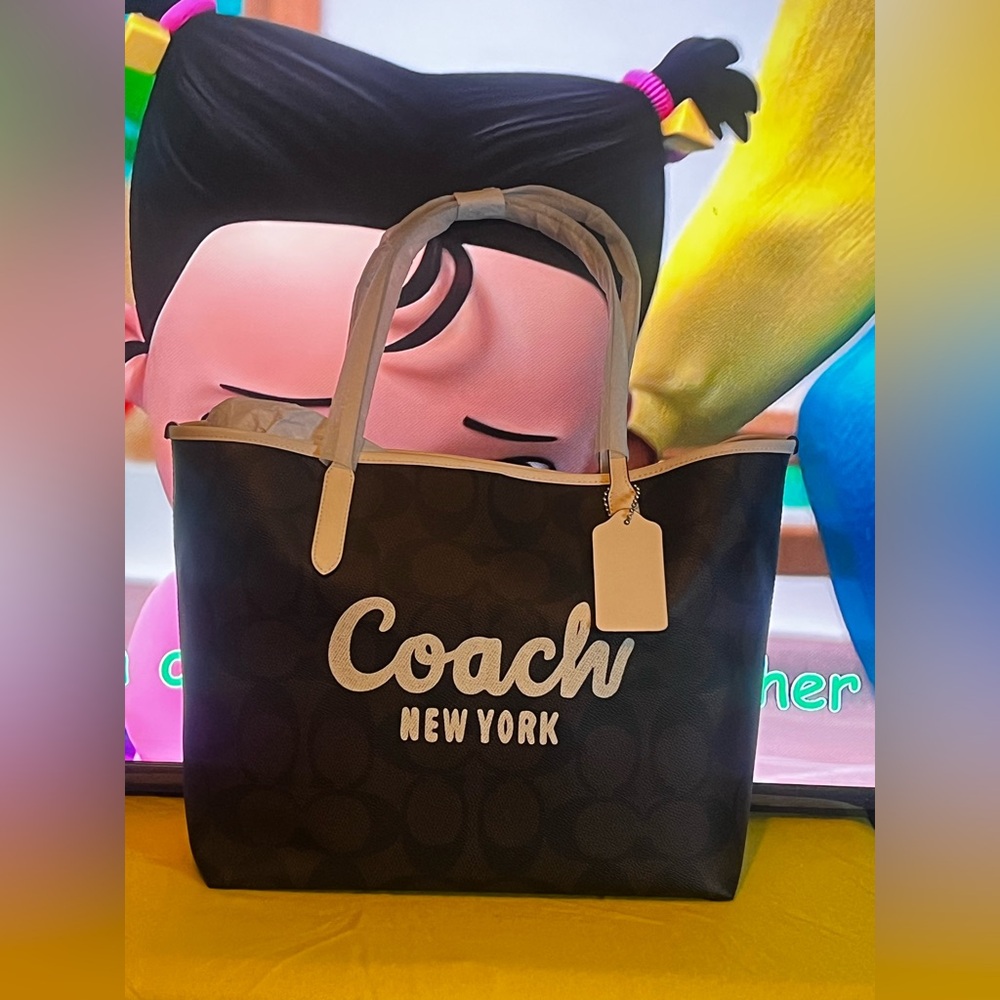 Coach City Tote Bag With Coach Logo NWT - Picture 10 of 14